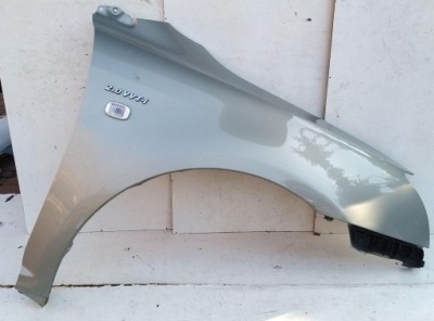 Крила передній правий toyota avensis t25 фото №1