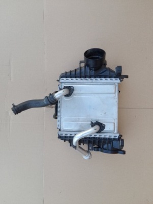 Интеркулер mercedes w213 a6540904101 фото №1