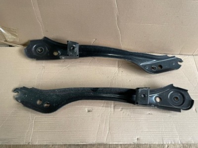 Chevrolet camaro 2016+ кронштейн підрамник задня 23472996c 23472995c фото №1