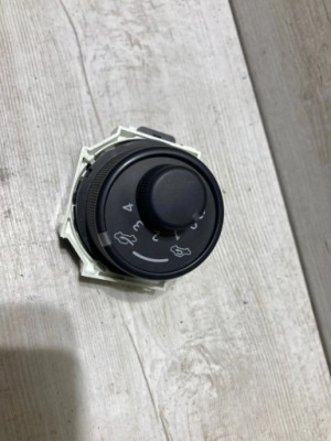 Toyota yaris iii перемикач обдув панель фото №1