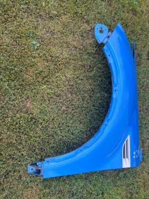 Ford kuga mk1 крила лівий перед q8 фото №1