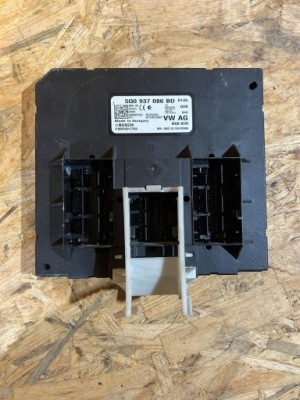Блок керування модуль комфорту vw passat b8 5q0937086bd фото №1