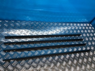 Toyota chr ch-r молдинг уплотнитель правый перед фото №1