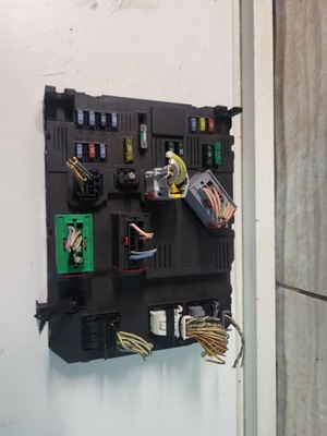 Коробка модуль bsi citroen c5 peugeot 407 s120104600i фото №1