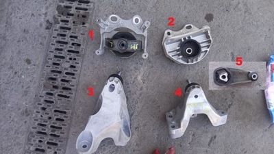 Кронштейн подушка двигуна dacia spring фото №1