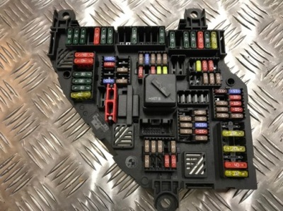 Коробка запобіжників bmw f01 f02 lift 9264924 фото №1