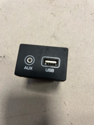 HYUNDAI I20 II 14- CONNECTOR PORT USB AUX 96120-C7000  