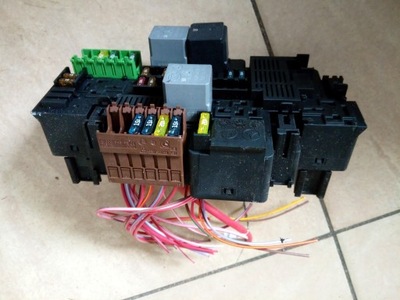 Коробка предохранителей mercedes w213 oryg. фото №1