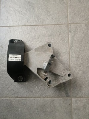 Clio iv captur sandero ii кронштейн двигателя 113752043r фото №1