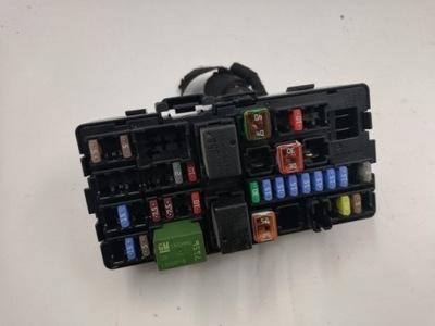 Opel karl корпус запобіжників jb5203245 фото №1