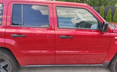 Дверь правый перед jeep patriot цвет красный фото №1