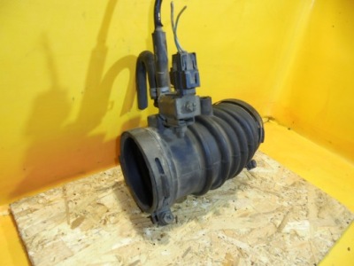 Труба воздухозаборник воздуха mazda 6 gg 1.8 l813132211 фото №1