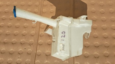 Hyundai i20 ii - бачок омивача 14-18 фото №1