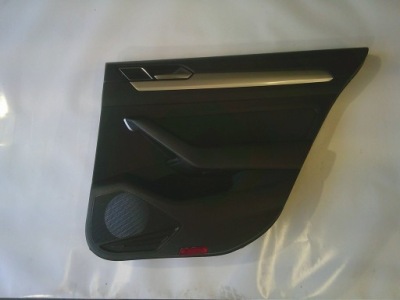 Обшивка оббивка двері правий задній kombi vw passat b8 фото №1