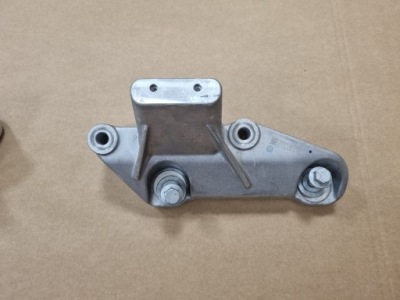 Volvo c40 xc40 кронштейн кронштейн двигателя 31686306 фото №1