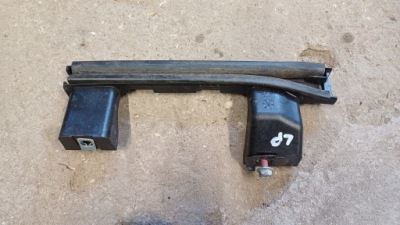 Opel crossland напрямна скло ліва передня 13467525 фото №1