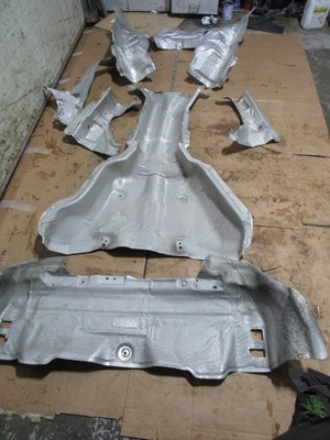 Bmw x5m захист теплова нижня комплект 77772210 фото №1