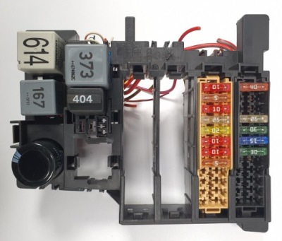 Корпус коробка запобіжників audi tt 8j0937124 8j0937503 фото №1