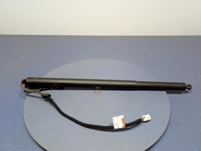 Maserati levante привод задний крышки багажника задняя правый 670033247 фото №1