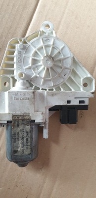 Моторчик скло лівий задня 8k0959811 фото №1