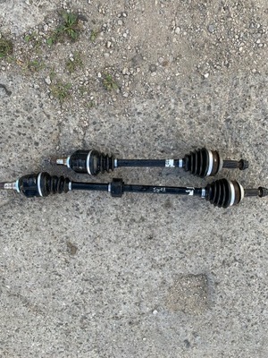 Привідний вал ліва перед toyota yaris iii 1.4d4d фото №1