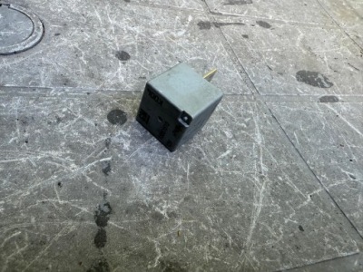 Реле модуль блок управления opel оригинал 13351610 фото №1