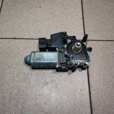 Моторчик скло лівий задня audi a8 d2 94 02 справний оригінал фото №1