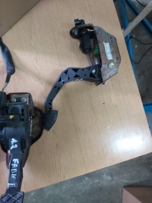 Педаль зчеплення skoda fabia ii фото №1