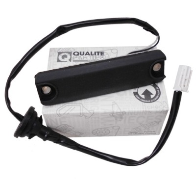 Микровыключатель кнопка крышки задняя toyota corolla verso 84840-20010 фото №1