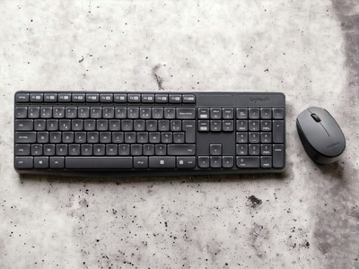 Zestaw Klawiatura + mysz Logitech MK235