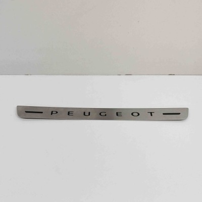 Передняя правая накладка  декоративная порога  peugeot 2008 2 98326989rw 31022853 фото №1