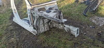 Чверть audi a4 b8 8k права ліва передня фото №1