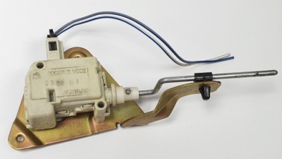 Привод крышка заливной топлива smart fortwo 450 0008705v002 фото №1