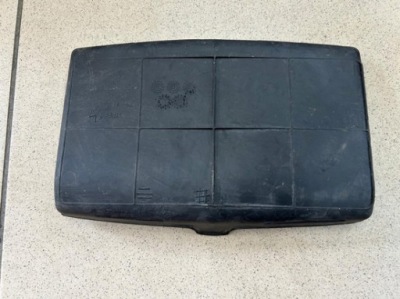 Вкладка мат гумовий елемент заглушка бардачка jeep wrangler фото №1