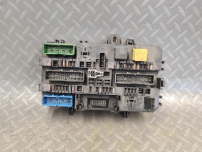 13145018 коробка блок управління запобіжників opel astra iii h zafira ii b фото №1