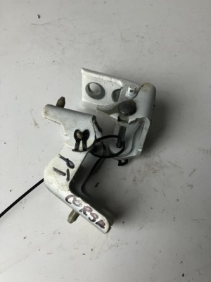 Петли дверь corsa f правый задняя ewp фото №1