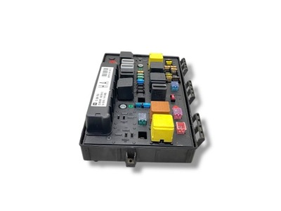 Opel astra h 2005 рамка / модуль предохранителей фото №1