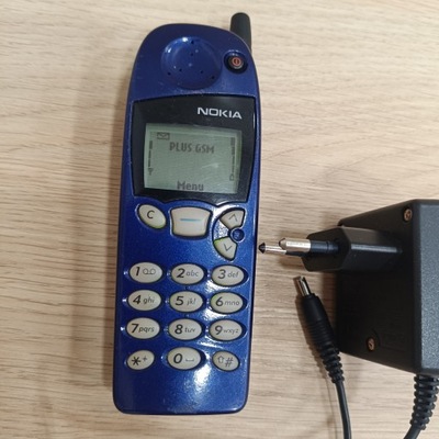 Telefon Nokia 5110 z ładowarką *bez simlocka* brak PL