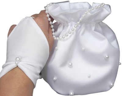 Komplet komunijny: Rękawiczki i torebka trzywarstwowa z perełkami.