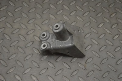 Volvo xc40 кронштейн катализатора b4 2023 фото №1