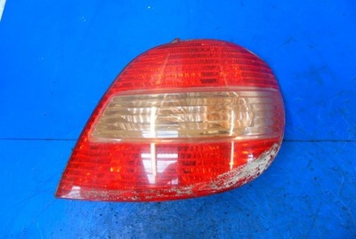 Toyota avensis t22 лампа ліва задня фото №1