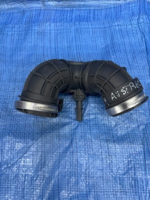 Шланг воздухозаборник воздуха renault austral 1.2 e-tech 165754973r автоматическая коробка передач фото №1