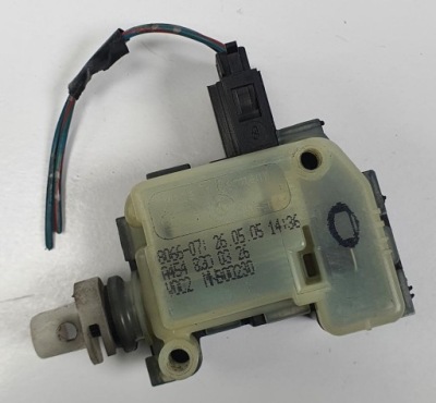 Моторчик кришка заливної пального smart forfour 454 a4548200326 фото №1