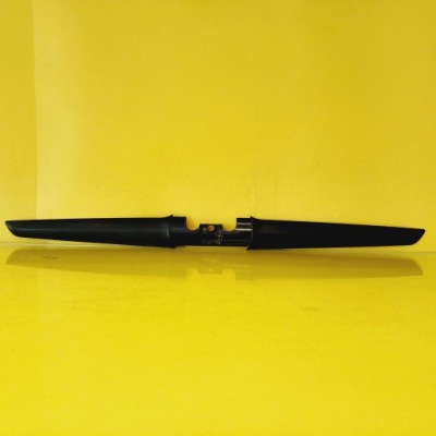 Накладка кришки багажника mazda 121 sm nr84 фото №1