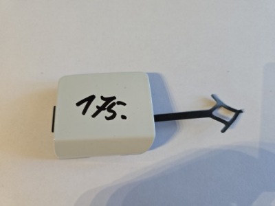 Dacia sandero 3 iii заглушка фаркоп бампера перед 511805511r фото №1