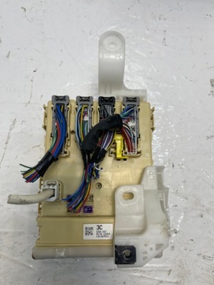 Toyota auris ii модуль комфорту 6358-3367 фото №1