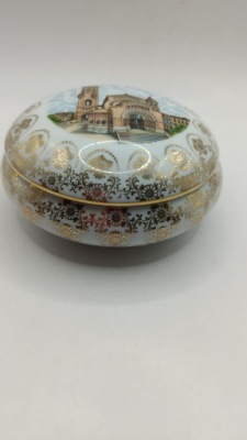 Porcelanowy pojemnik puzderko Francja