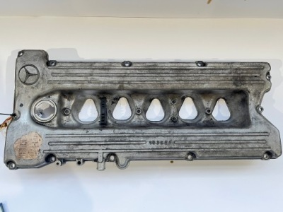 Кришка клапанів mercedes w w126 w123 r107 280 1100160905 фото №1