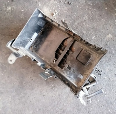 Opel astra j vi 11r корпус основа акумулятор фото №1