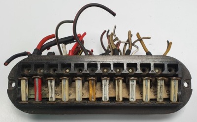 Коробка корпус запобіжників mercedes w115 0005458701 фото №1